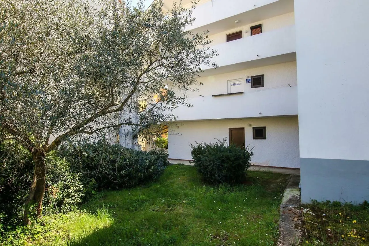 Apartment Nina - Two Bedroom With Two Balcony Near The Beach Poreč Kroatien