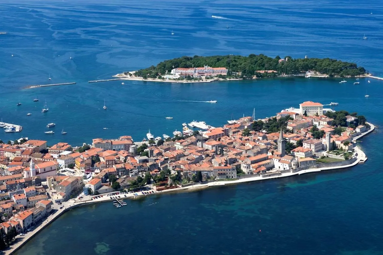 Apartment Nina - Two Bedroom With Two Balcony Near The Beach Poreč