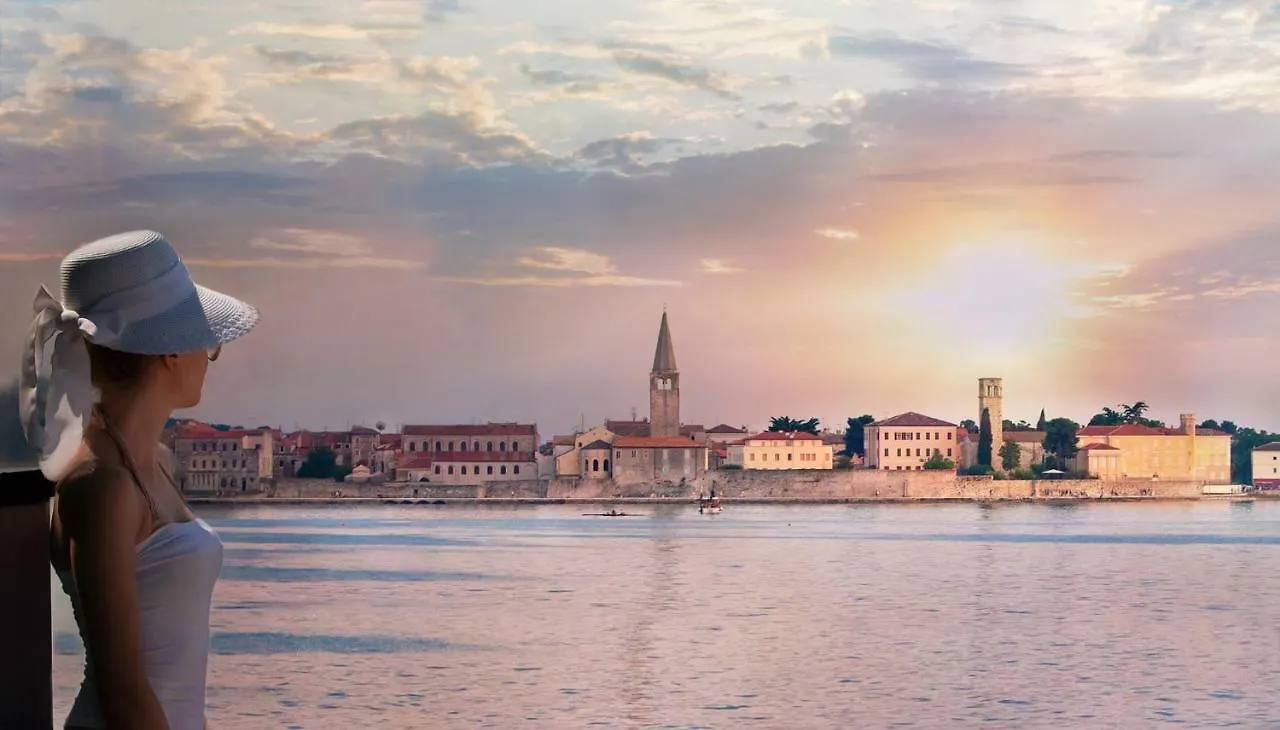 Apartment Nina - Two Bedroom With Two Balcony Near The Beach Poreč
