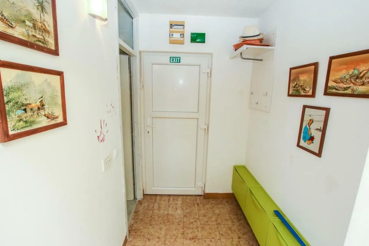 Apartment Nina - Two Bedroom With Two Balcony Near The Beach Poreč