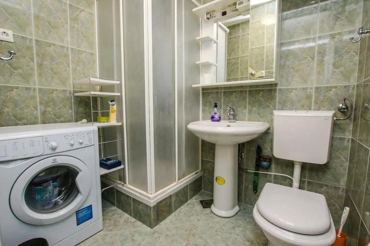Apartment Nina - Two Bedroom With Two Balcony Near The Beach Poreč