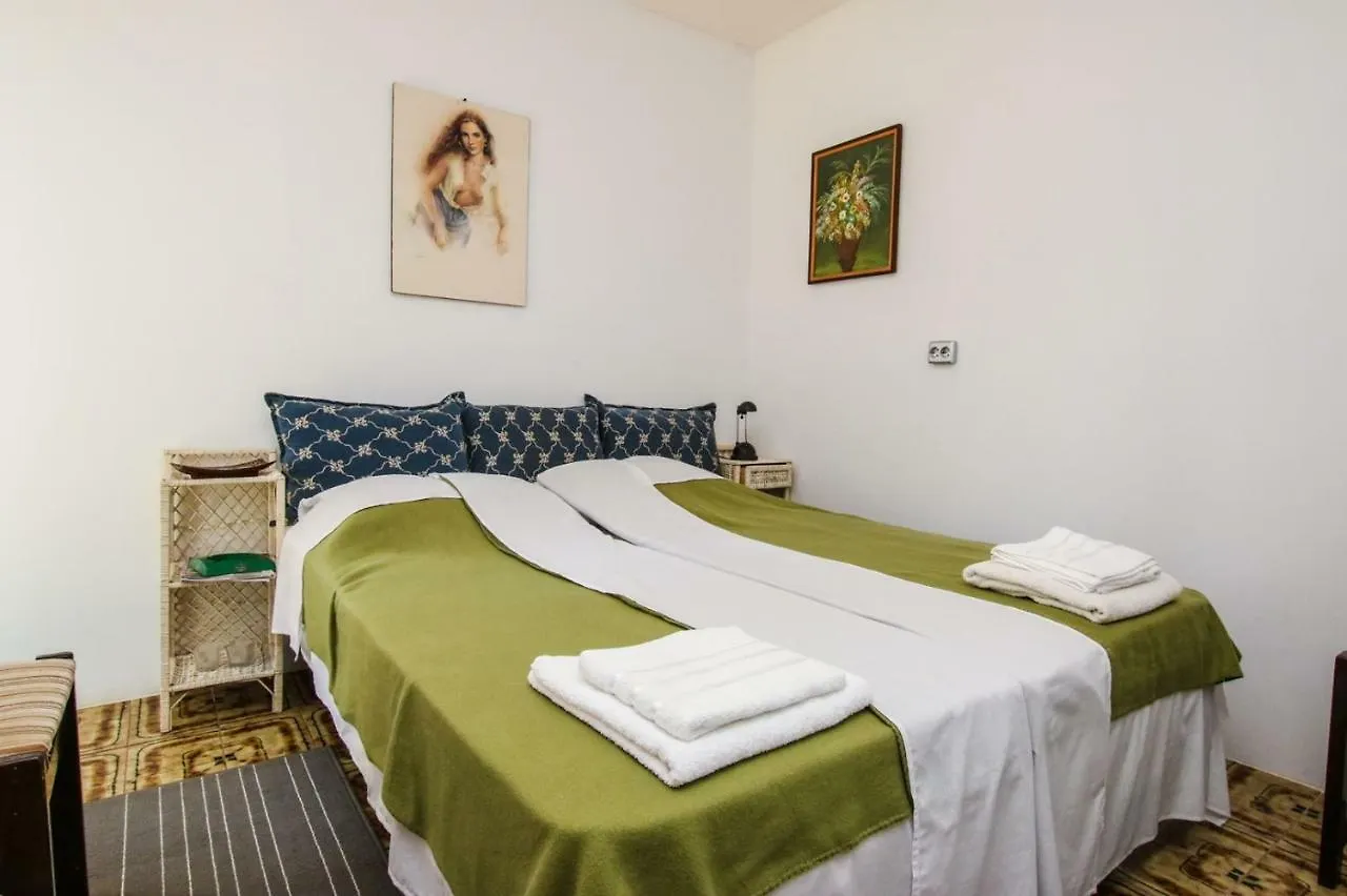 Apartment Nina - Two Bedroom With Two Balcony Near The Beach Poreč