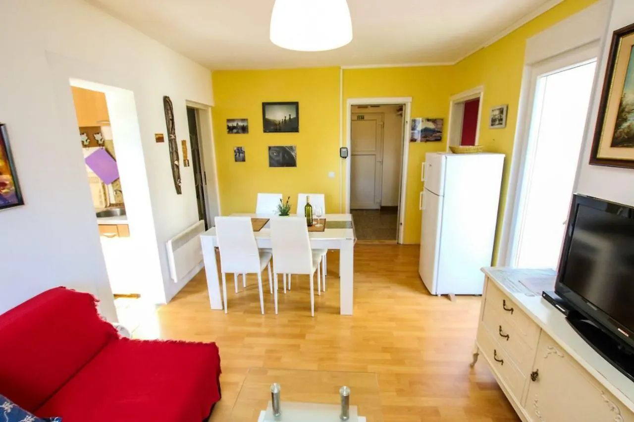 Apartment Nina - Two Bedroom With Two Balcony Near The Beach Poreč Kroatien