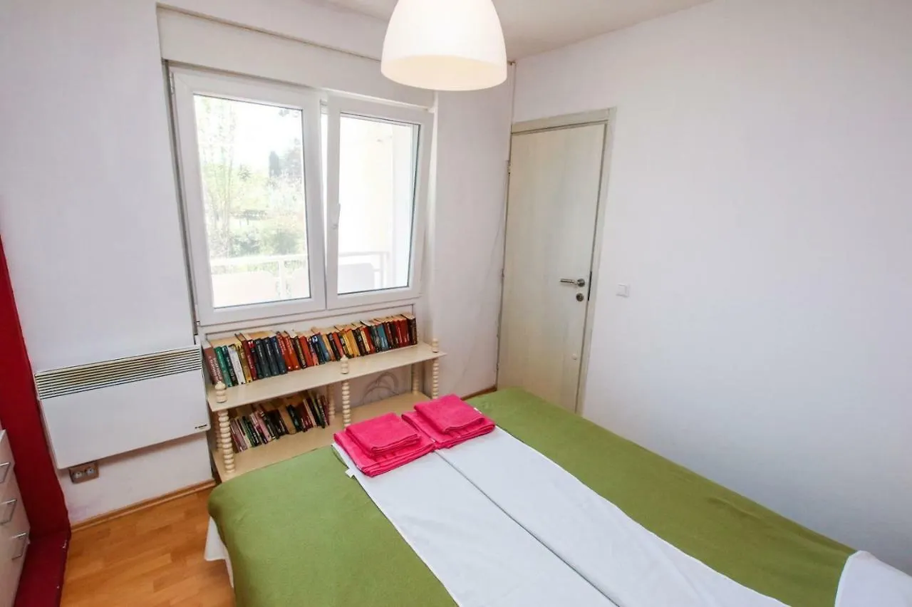 Apartment Nina - Two Bedroom With Two Balcony Near The Beach Poreč