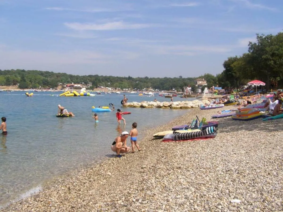 Apartment Nina - Two Bedroom With Two Balcony Near The Beach Poreč