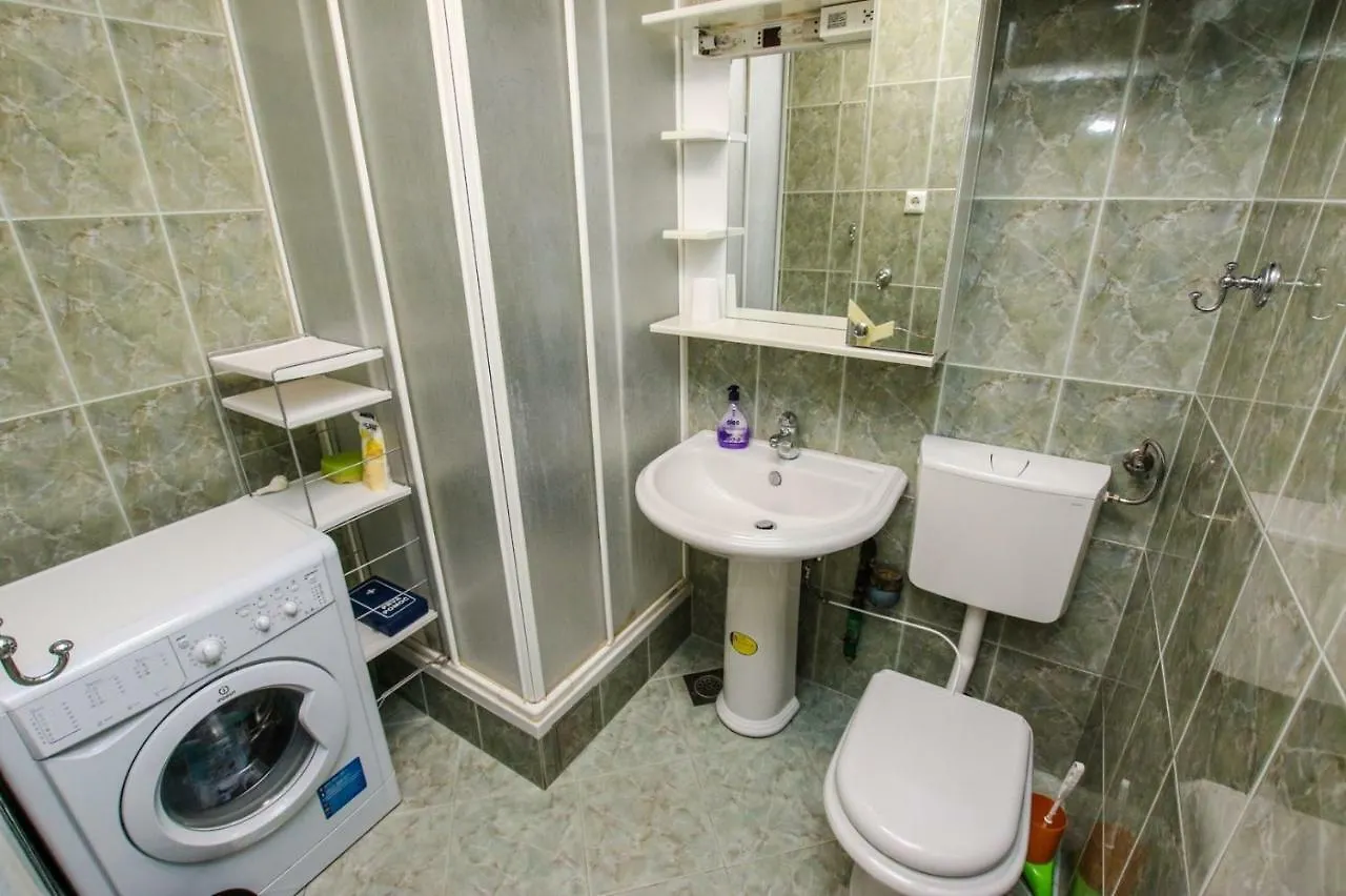 Apartment Nina - Two Bedroom With Two Balcony Near The Beach Poreč