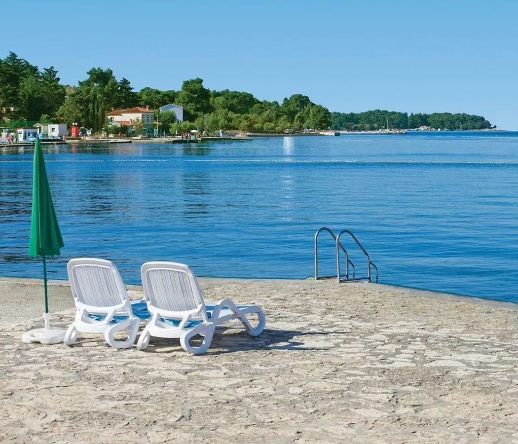 Apartment Nina - Two Bedroom With Two Balcony Near The Beach Poreč