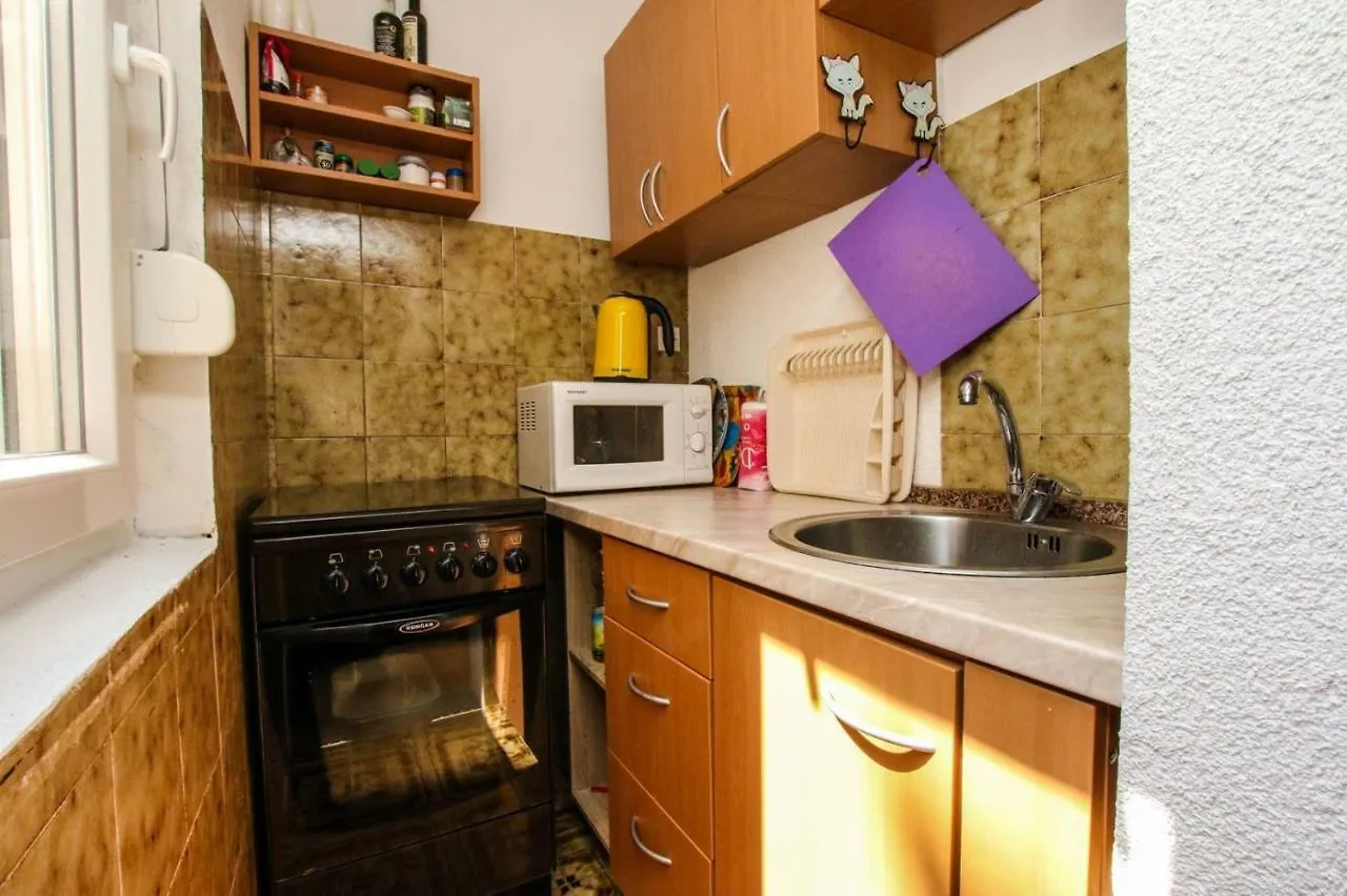 Apartment Nina - Two Bedroom With Two Balcony Near The Beach Poreč